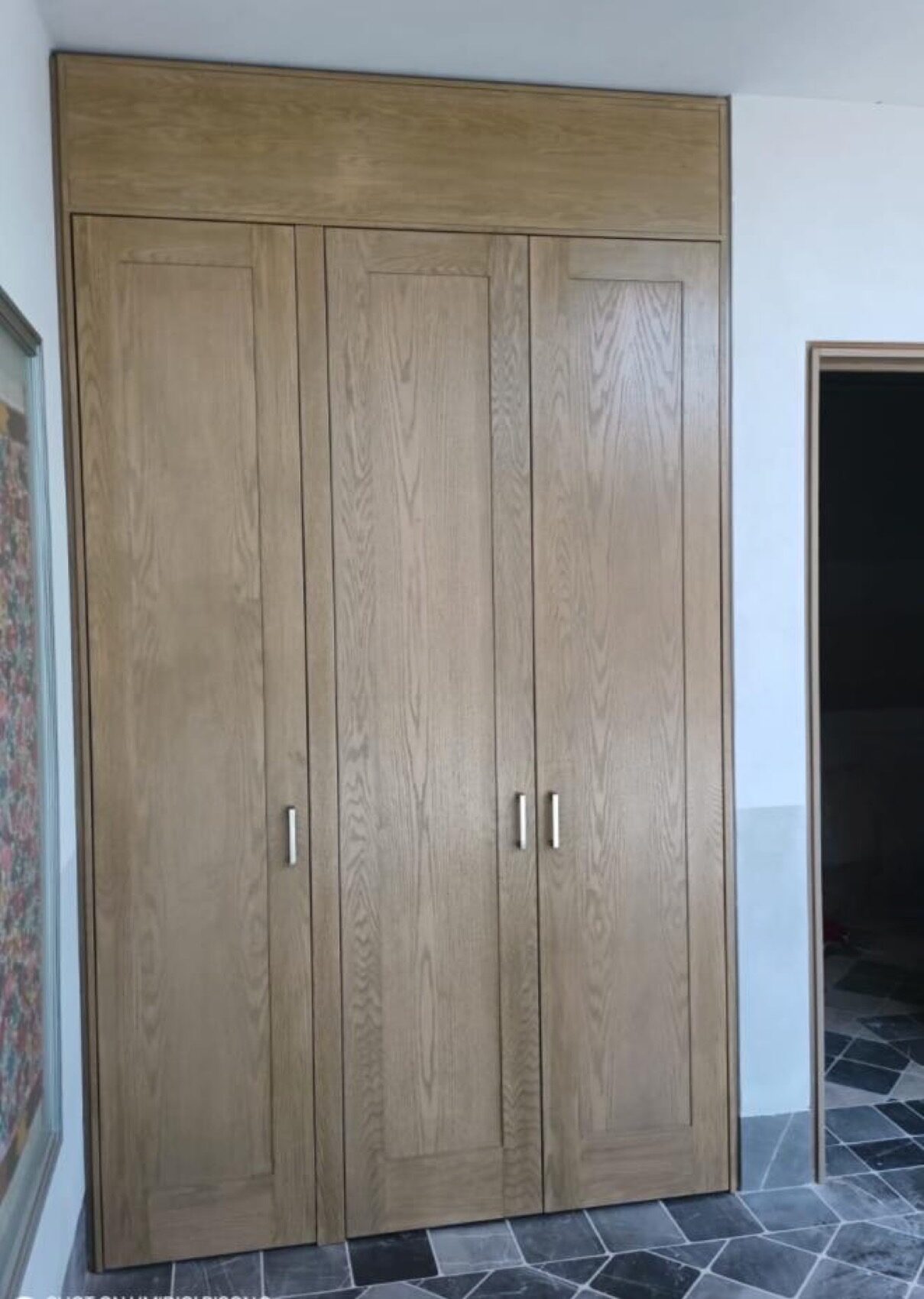 Closet en encino con jaladeras